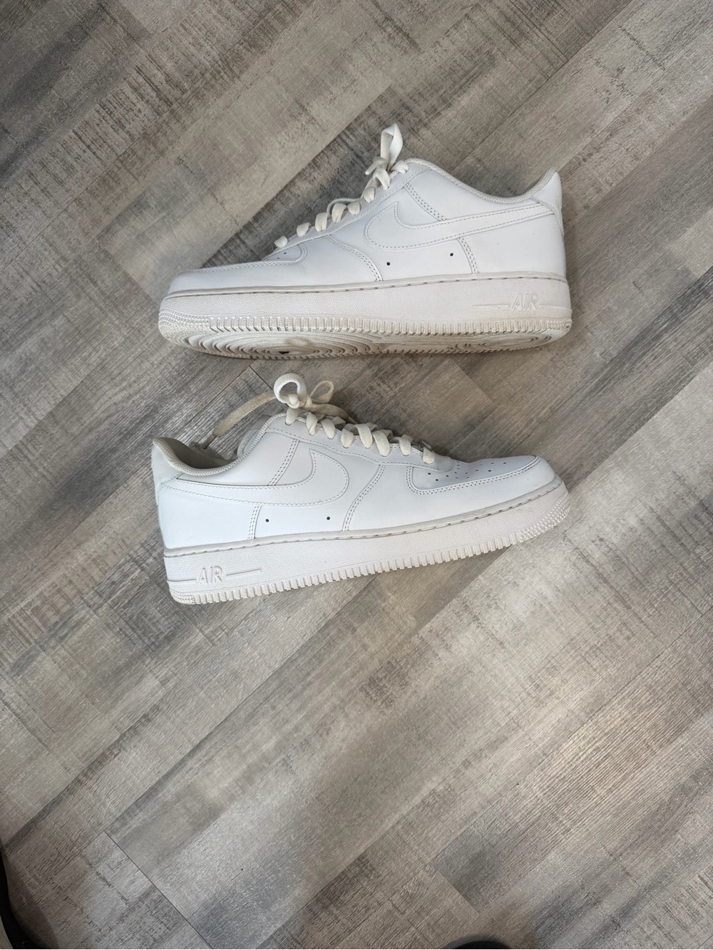 Nike Air Force 1 ‘07 Triple White Men’s Size 9.5 Leather Sneakers CW2288-111